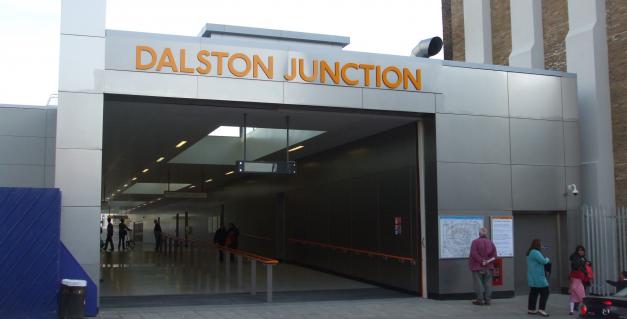 Dalston_Junction_stn_north_entrance_April2010.JPG